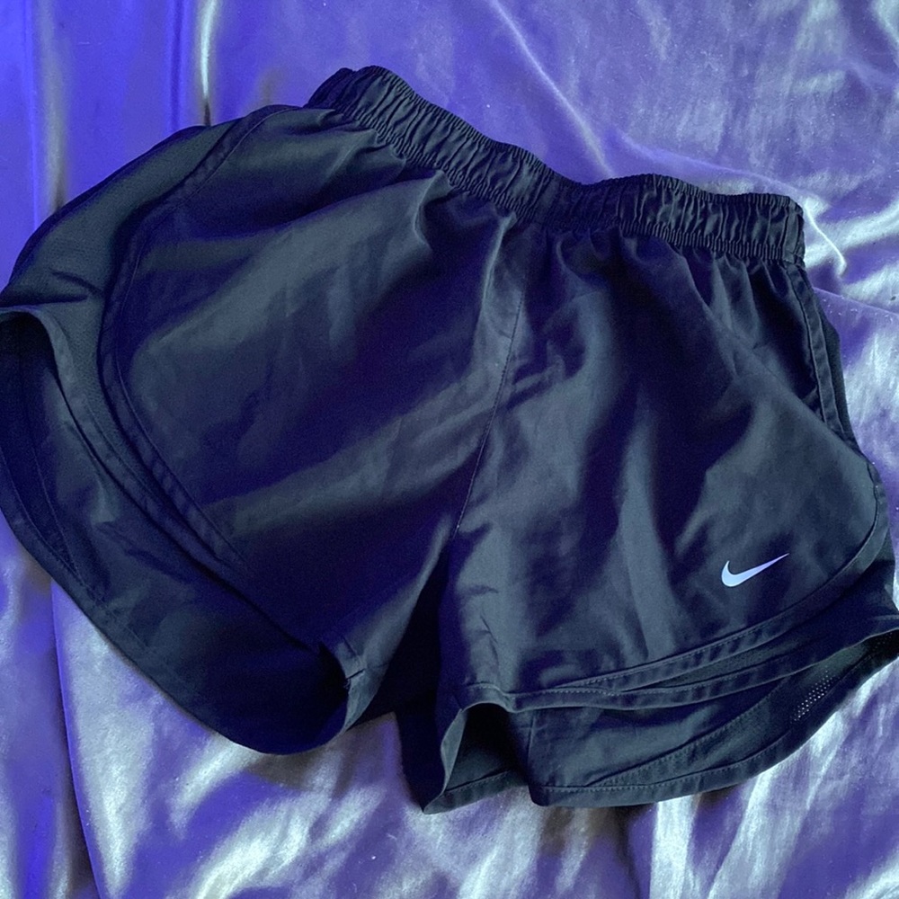 LIKE NEW, barely worn, black NIKE shorts SMALL